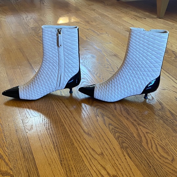 Bally Cream and Black Boots - Picture 3 of 6